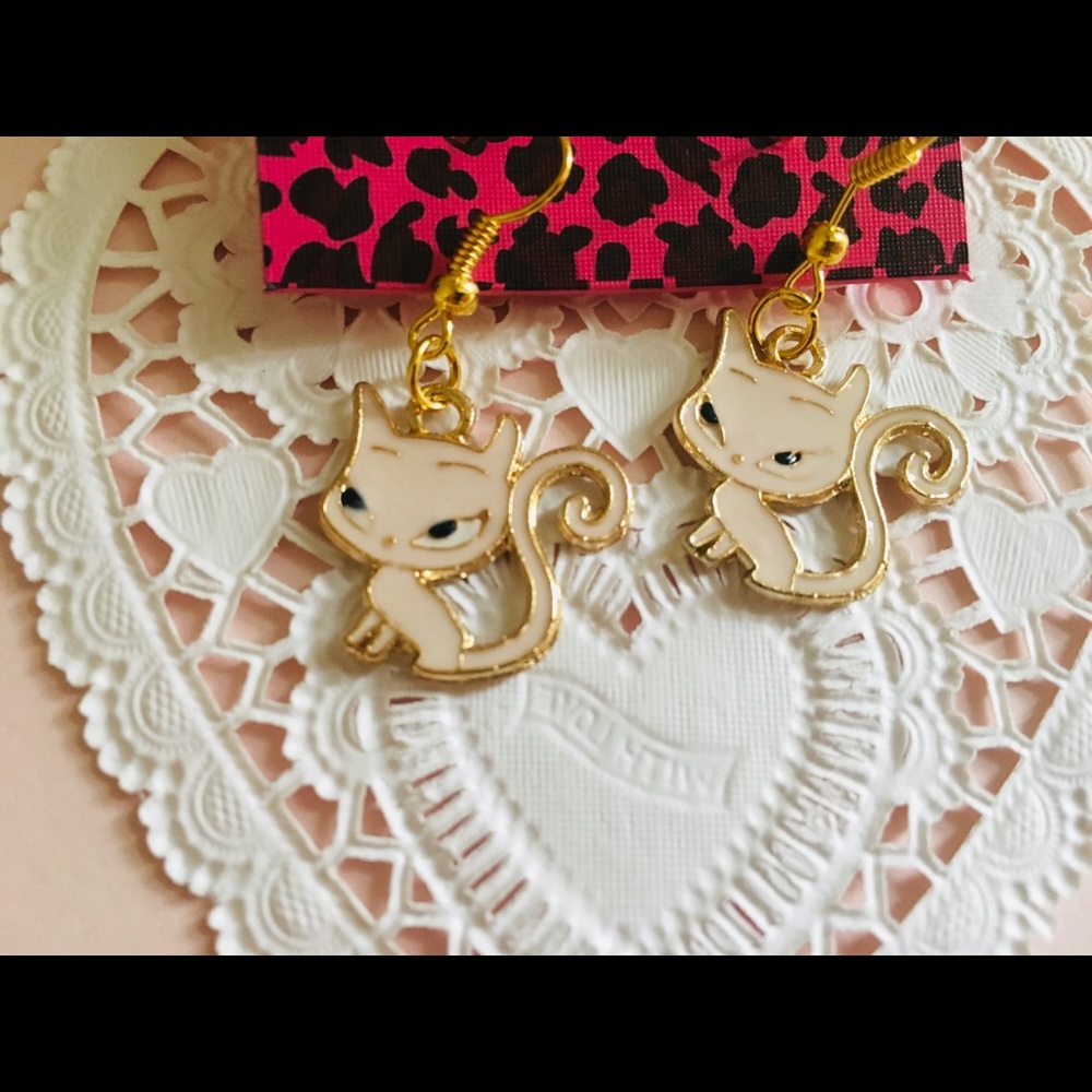 NWT Betsey Johnson pink kitty cat earrings